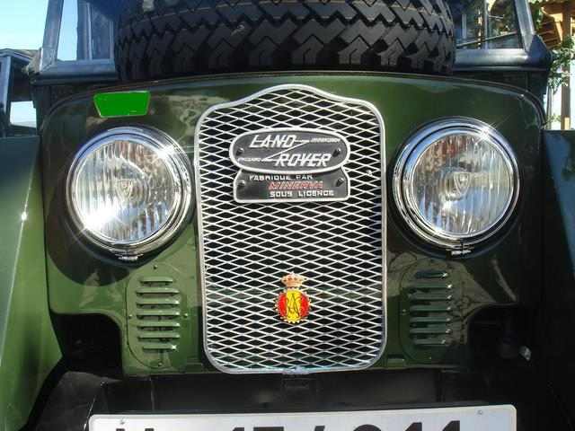 Minerva TT grille with the fabrique par Minerva sous licence Land Rover plate